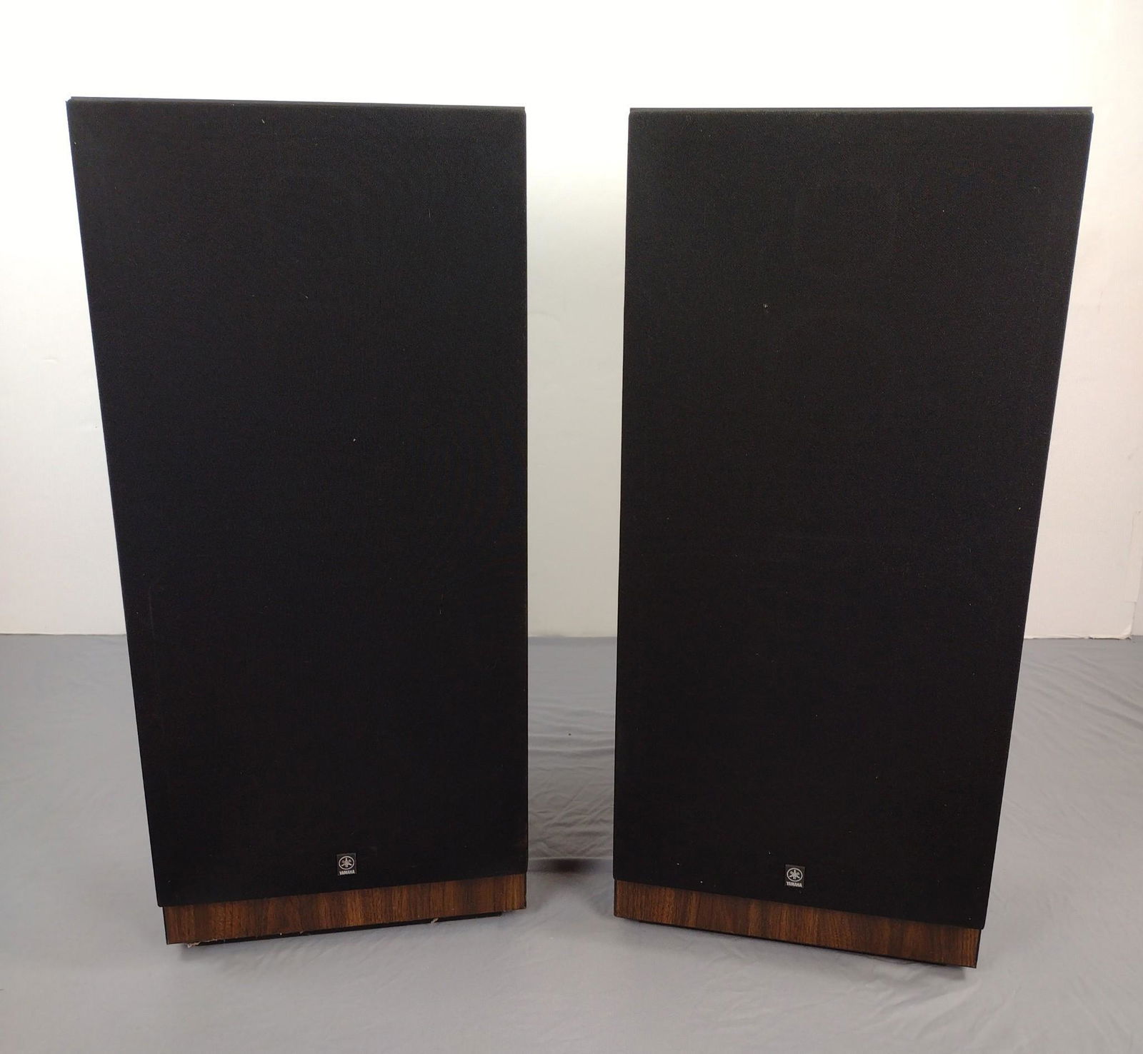 Pr Yamaha Floor Speakers (1 of 3)