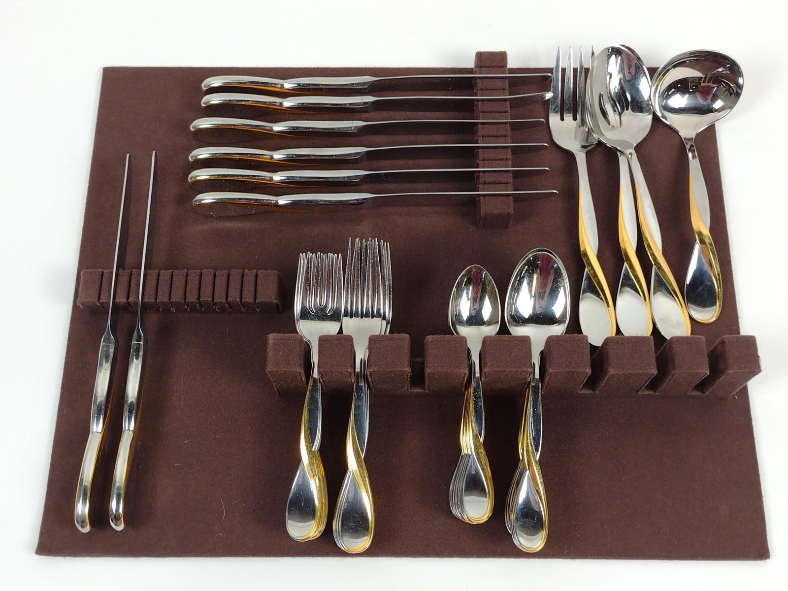 Set 41 Pcs Oneida "Aquerius" Flatware (1 of 3)