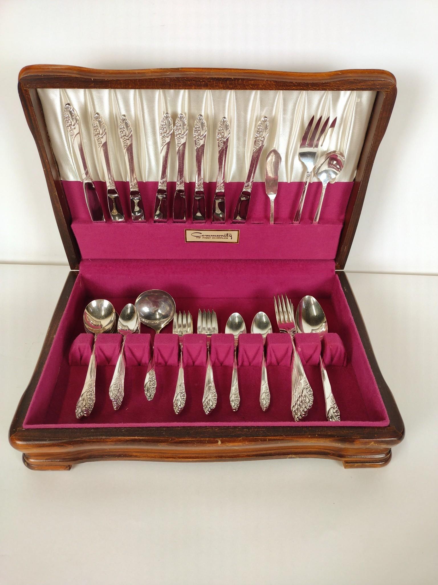 54 Pcs Silverplate Flatware Set (1 of 3)