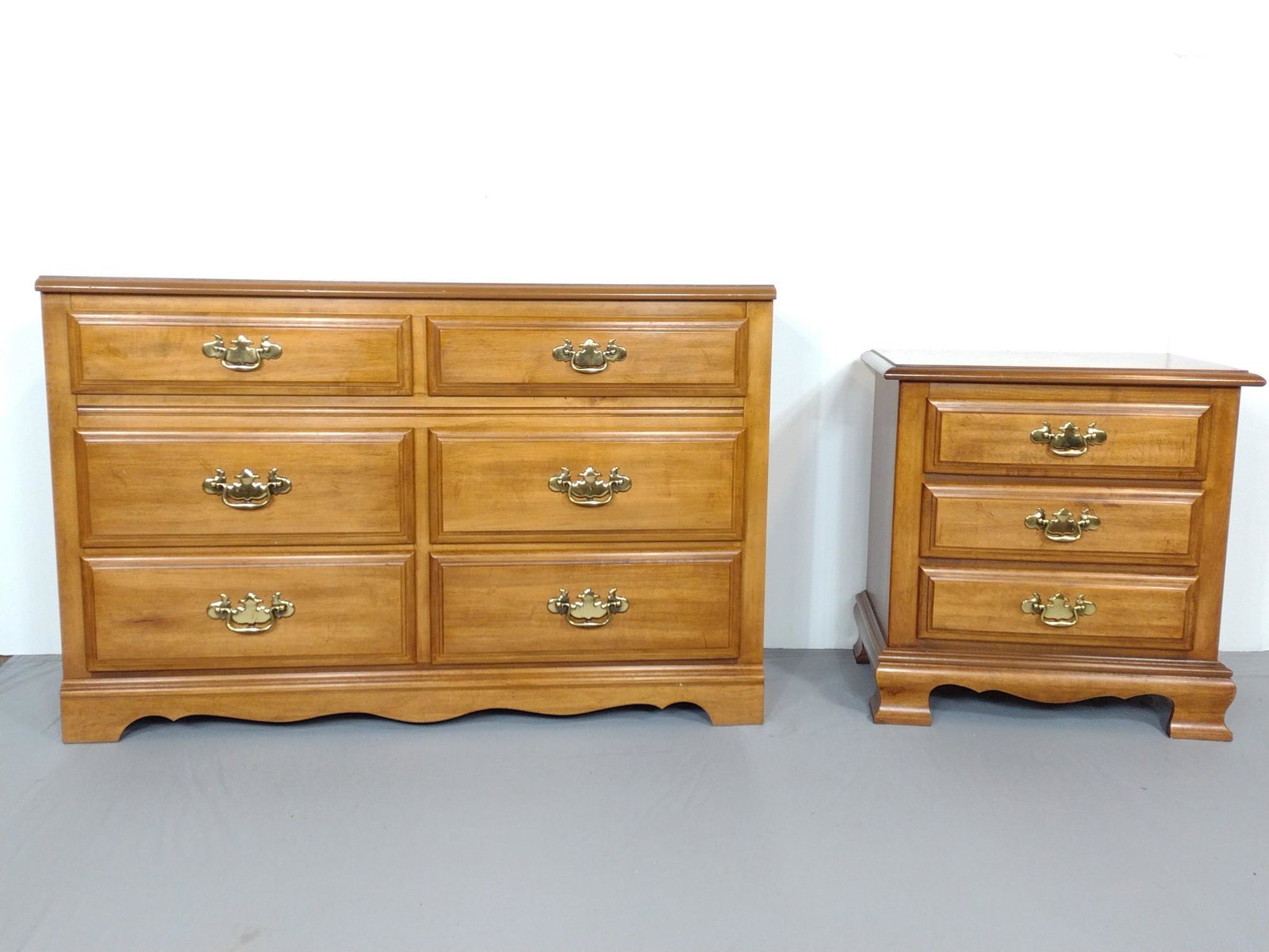 Saybrook Maple Dixie Dresser and Nightstand: Dresser46-1/4" wide X 18-1/4" deep X 30" high. Night stand 24" wide X 17" deep X 25" high. MG. IMPORTANT: Before bidding, please read the terms and conditions. When you registered for the auction you 