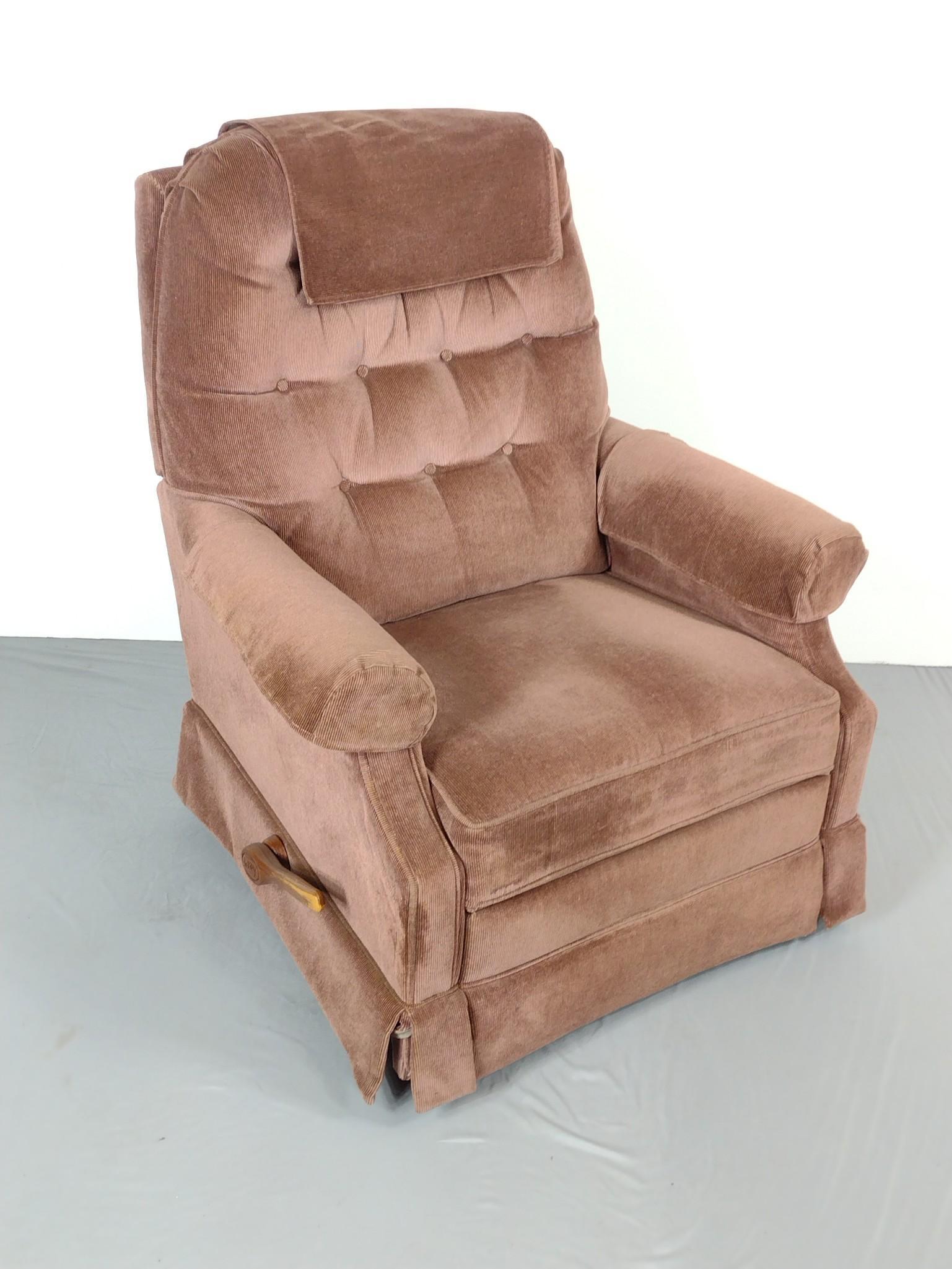 Swivel Recliner: 32" wide X 39" high. DM IMPORTANT: Before bidding, please read the terms and conditions. When you registered for the auction you agreed to these terms and will be required to comply with them.