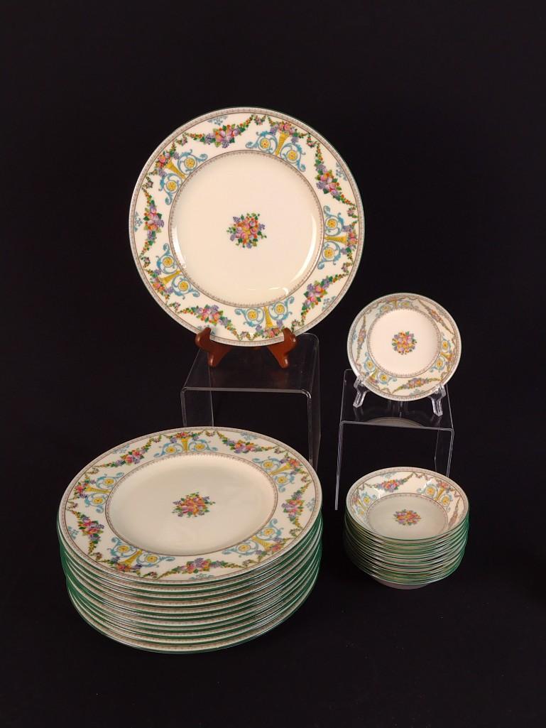 23 Pcs Wedgewood Ventnor Dinnerware (1 of 3)