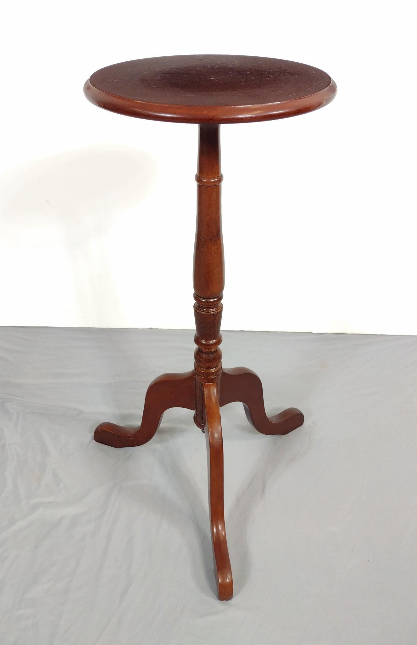Bombay Company Pedestal Table (1 of 3)