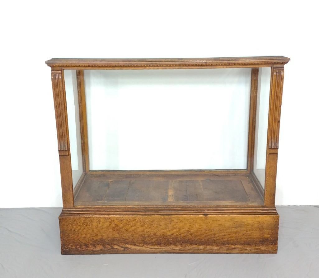 Glass Floor Display Case (1 of 9)