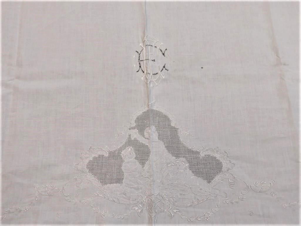 Antique Figural Bed Sheet (1 of 4)