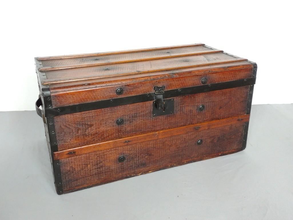Vintage Trunk (1 of 6)