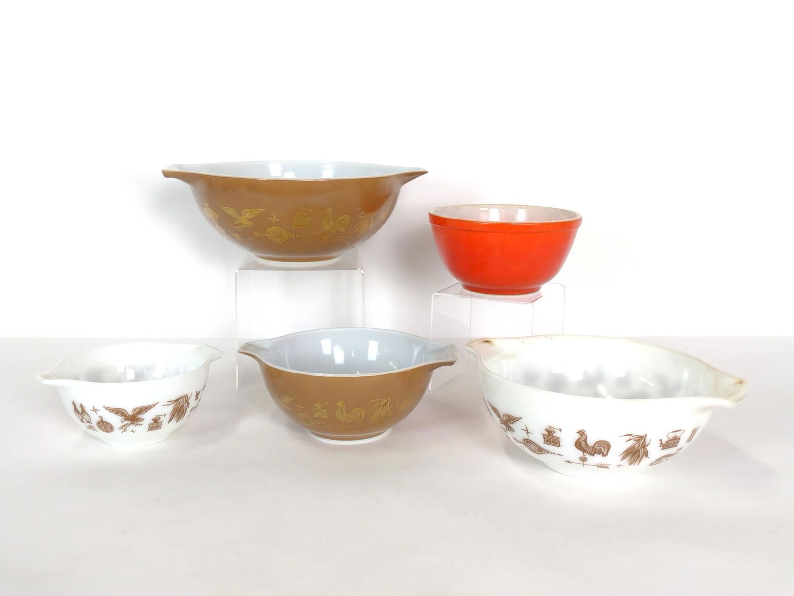 5 Pyrex Nesting Bowls (1 of 2)