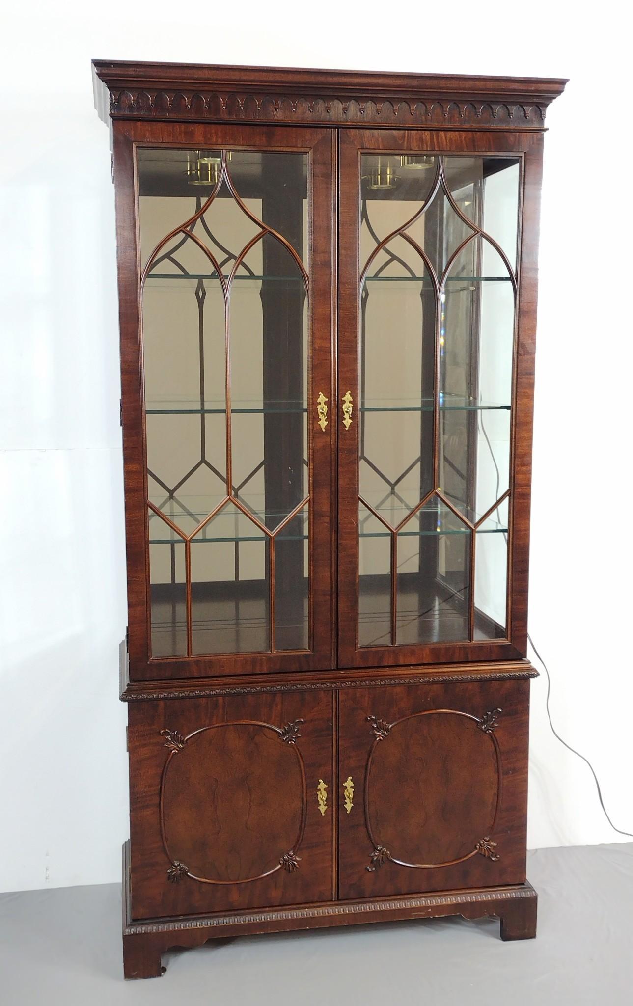 Lighted Curio Cabinet (1 of 7)