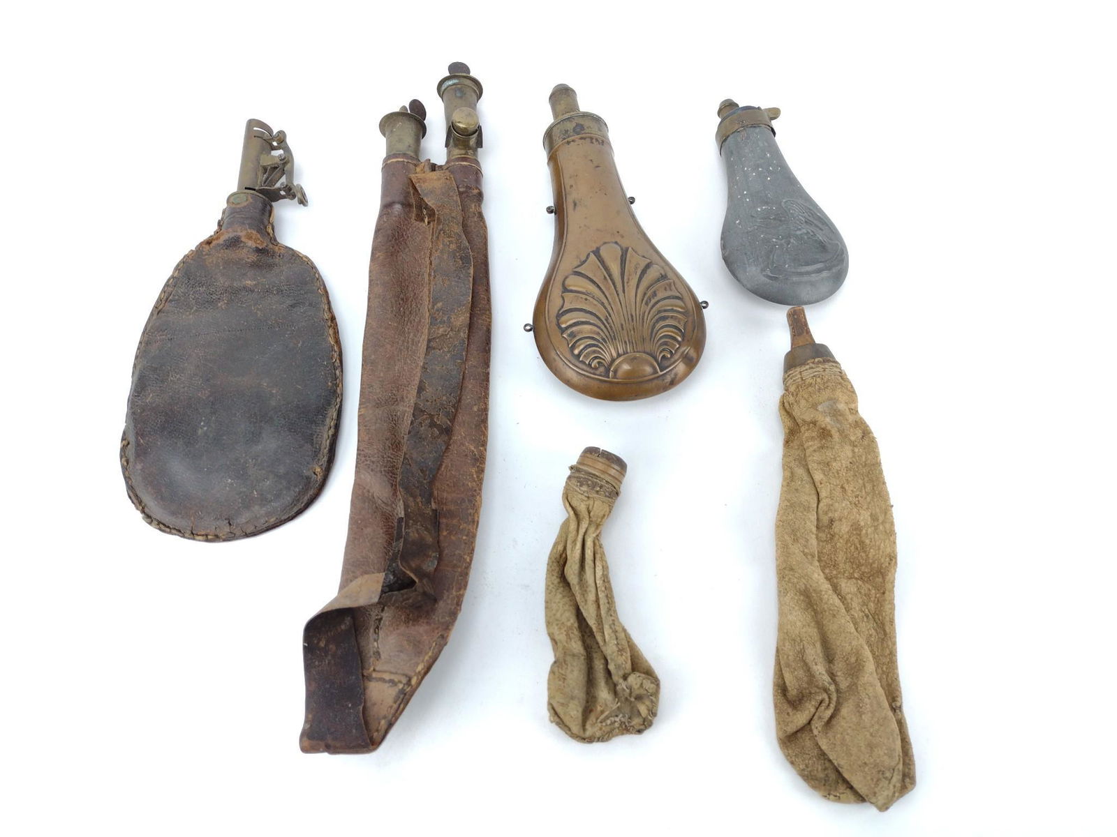 4 Shot Bags & 2 Powder Flasks (1 of 2)