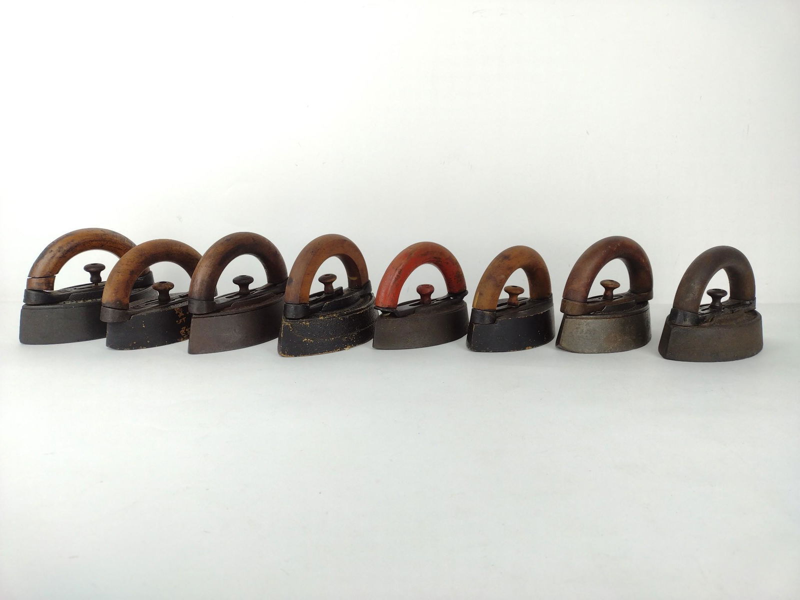 8 Sad Irons Incl Enterprise (1 of 5)