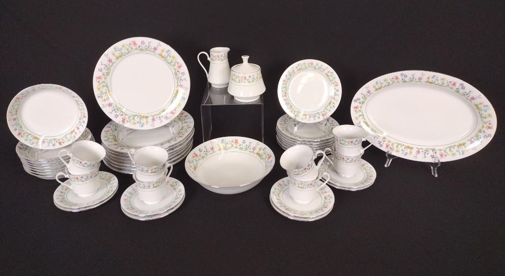 44 Pcs Crown Ming Dinnerware (1 of 3)