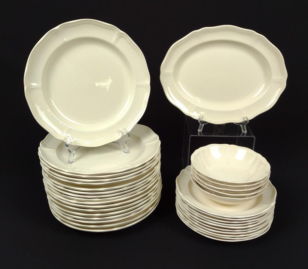 27 Pcs Wedgwood Queen's Plain Dinnerware (1 of 5)