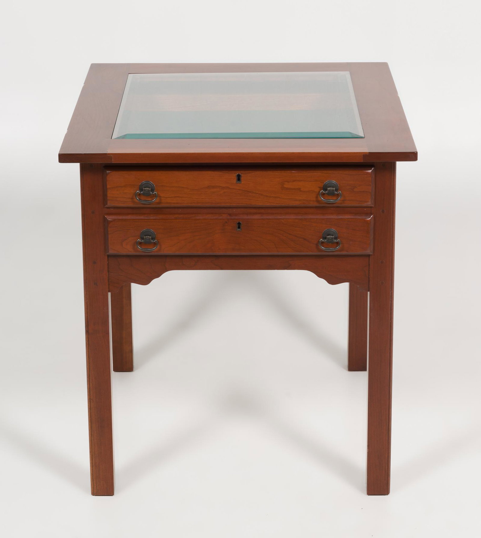 2 Drawer Vitrine Table: Two drawer vitrine table. One drawer lined with green felt and the other drawer lined with beige felt. 26-1/4" high x 26" deep x 24" wide. Very good. No defects found. MH IMPORTANT: Before bidding, pl
