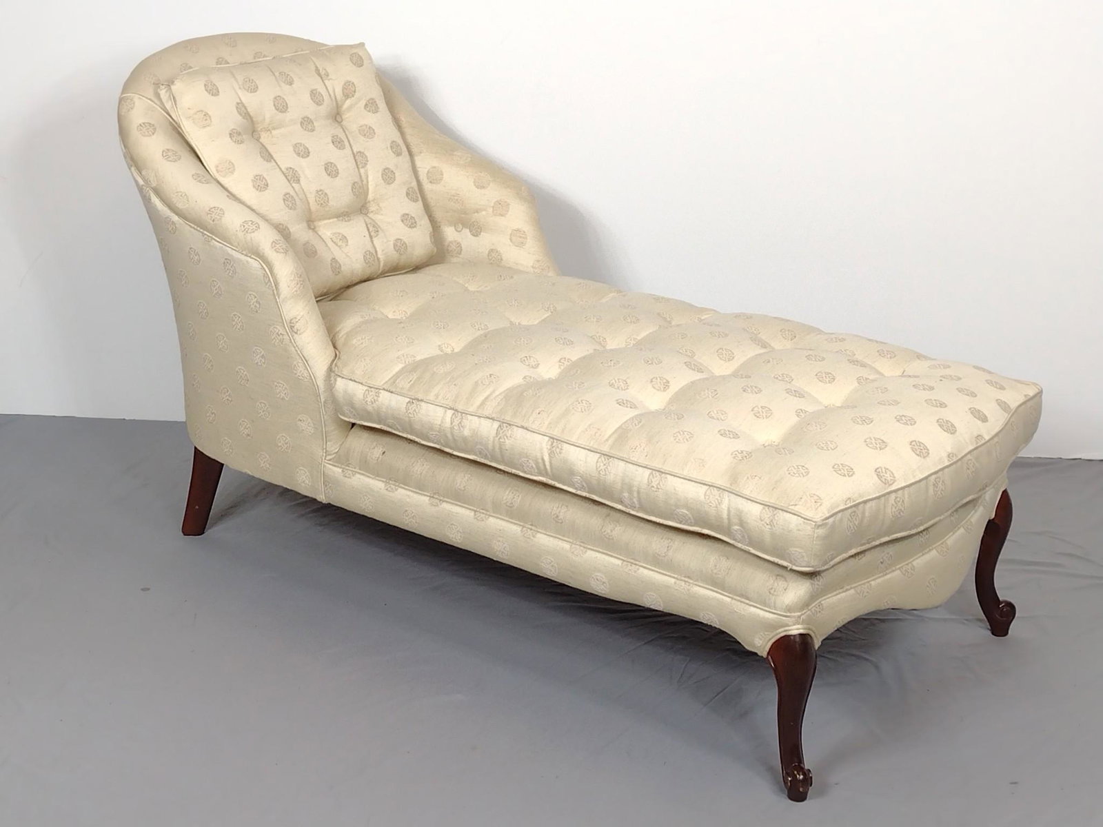 Chaise Lounge: 26" wide X 54" deep X 32-1/2" high. No manufactures name found. MG. IMPORTANT: Before bidding, please read the terms and conditions. When you registered for the auction you agreed to these terms and w