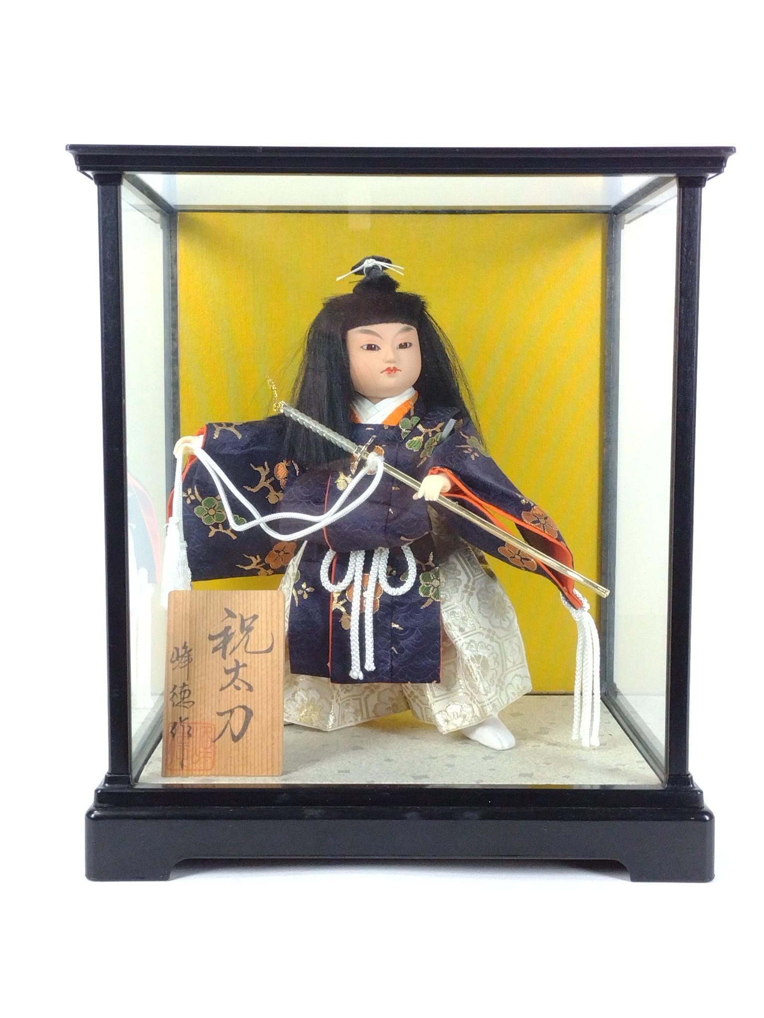 Geisha Doll in Case (1 of 3)