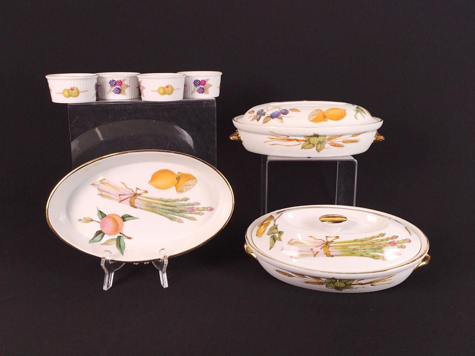 7 Pcs Worcester "Evesham" Servingware (1 of 4)