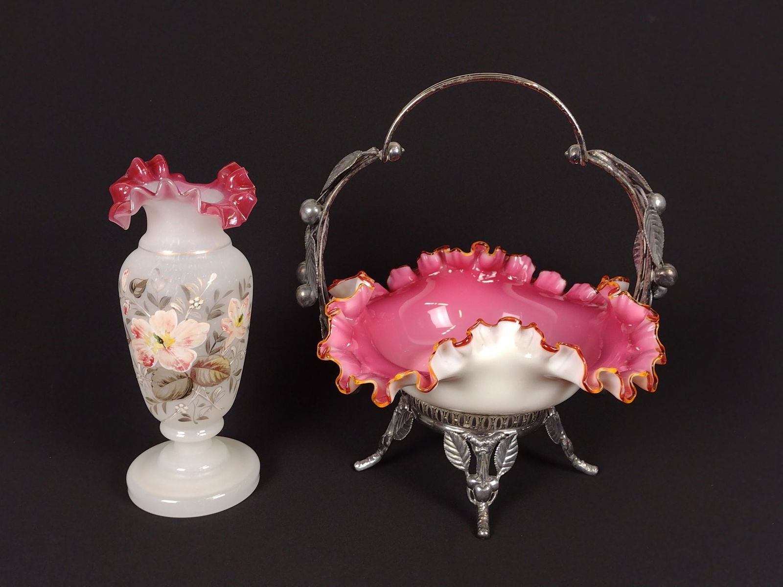 2 Pcs Glassware incl Hand Blown Vase and Victorian Wedding Basket (1 of 4)