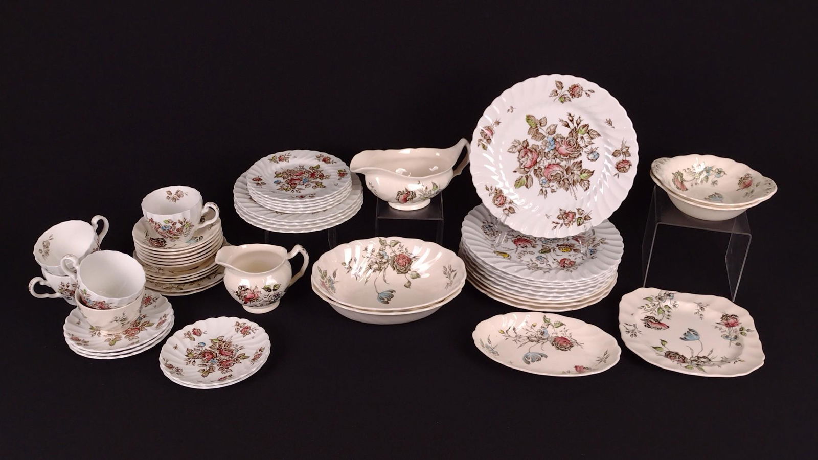 48 Pcs Johnson Bros. Dinnerware (1 of 3)