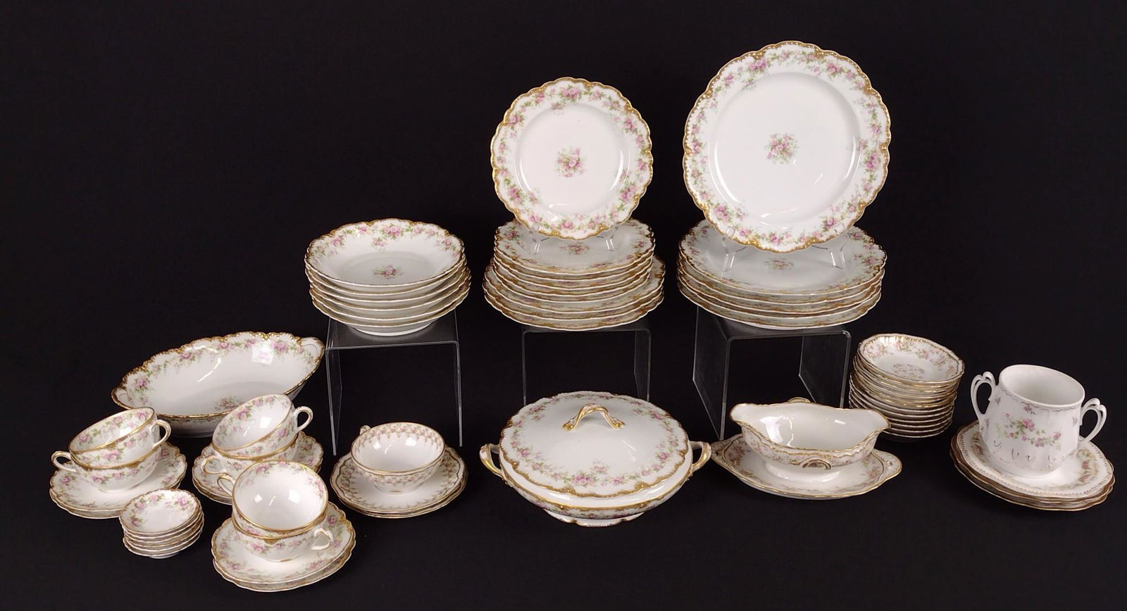 61 Pcs Theodore Haviland Limoges Dinnerware (1 of 2)