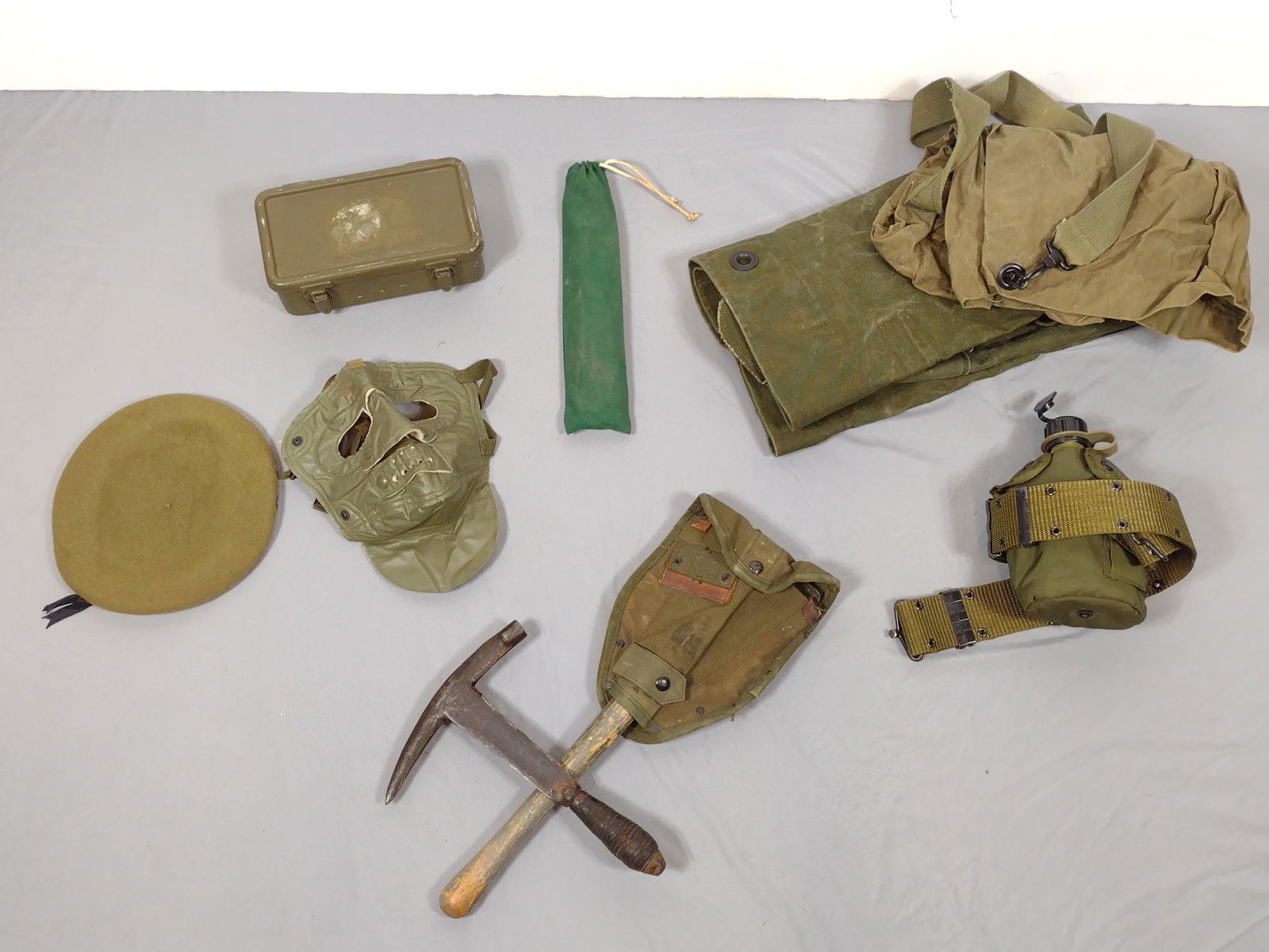 9 Pcs Military Gear Incl Trench Shovel (1 of 8)