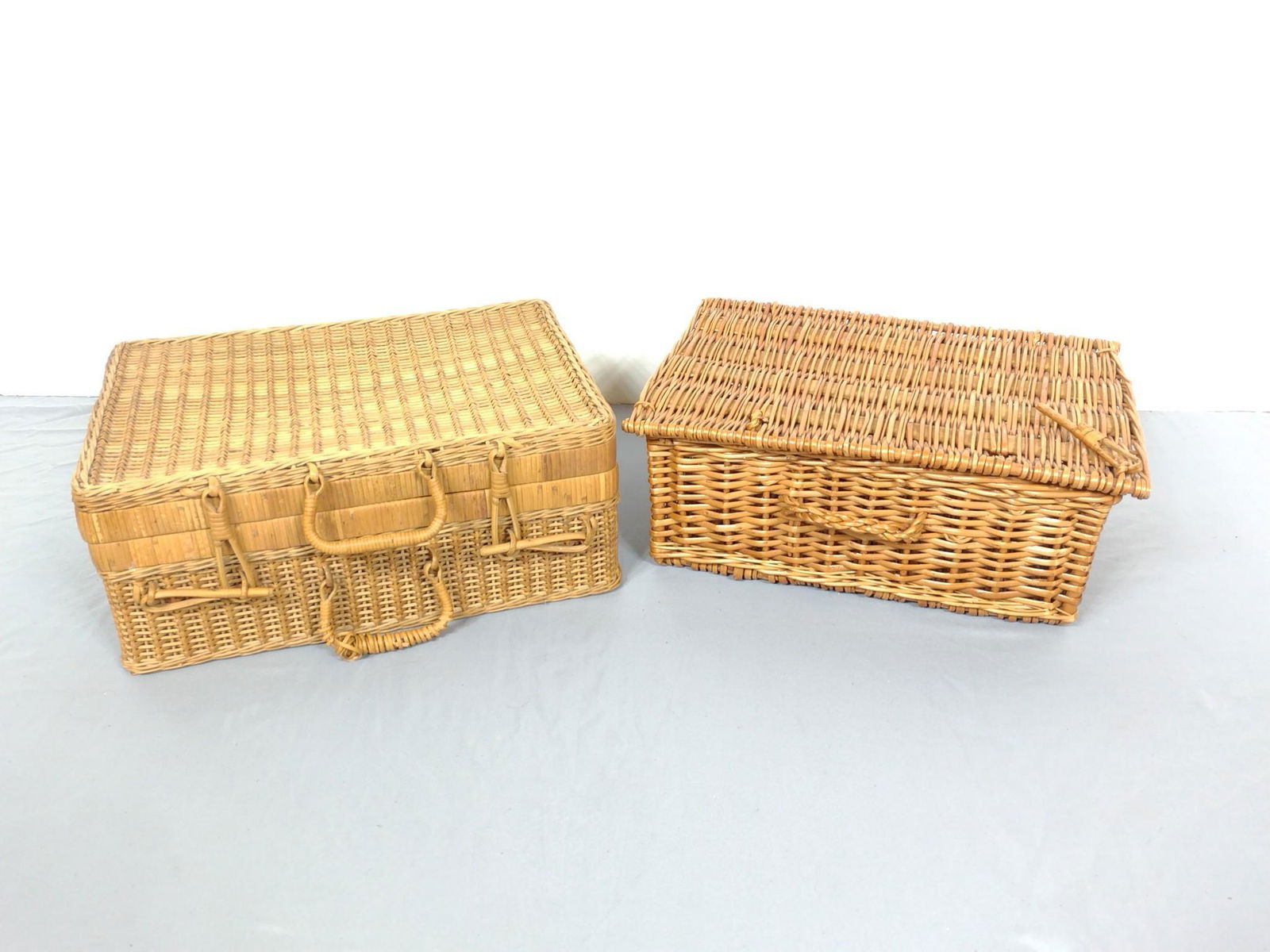 Two Wicker Picnic Baskets (1 of 4)