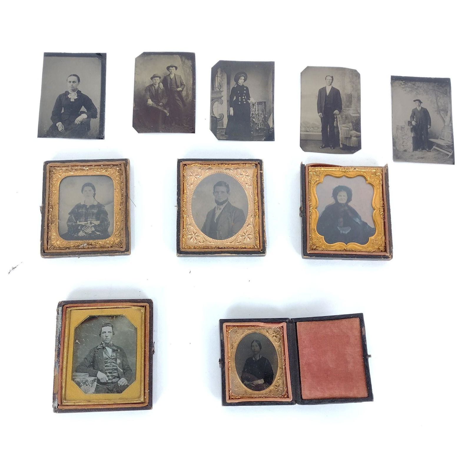 10 Antique Photos incl Cased Images (1 of 4)