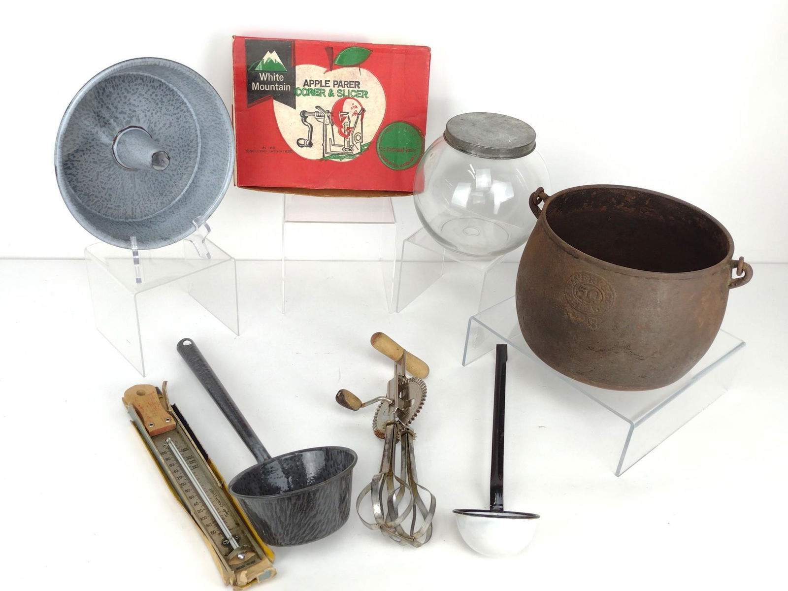 8 Pcs Kitchenalia Cast Iron Incl Cast Iron & Enamelware (1 of 7)