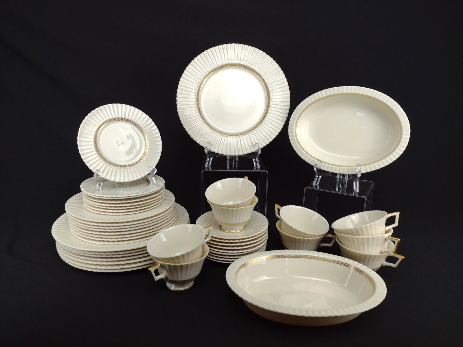 44 Pcs Lenox Cretan Dinnerware (1 of 3)