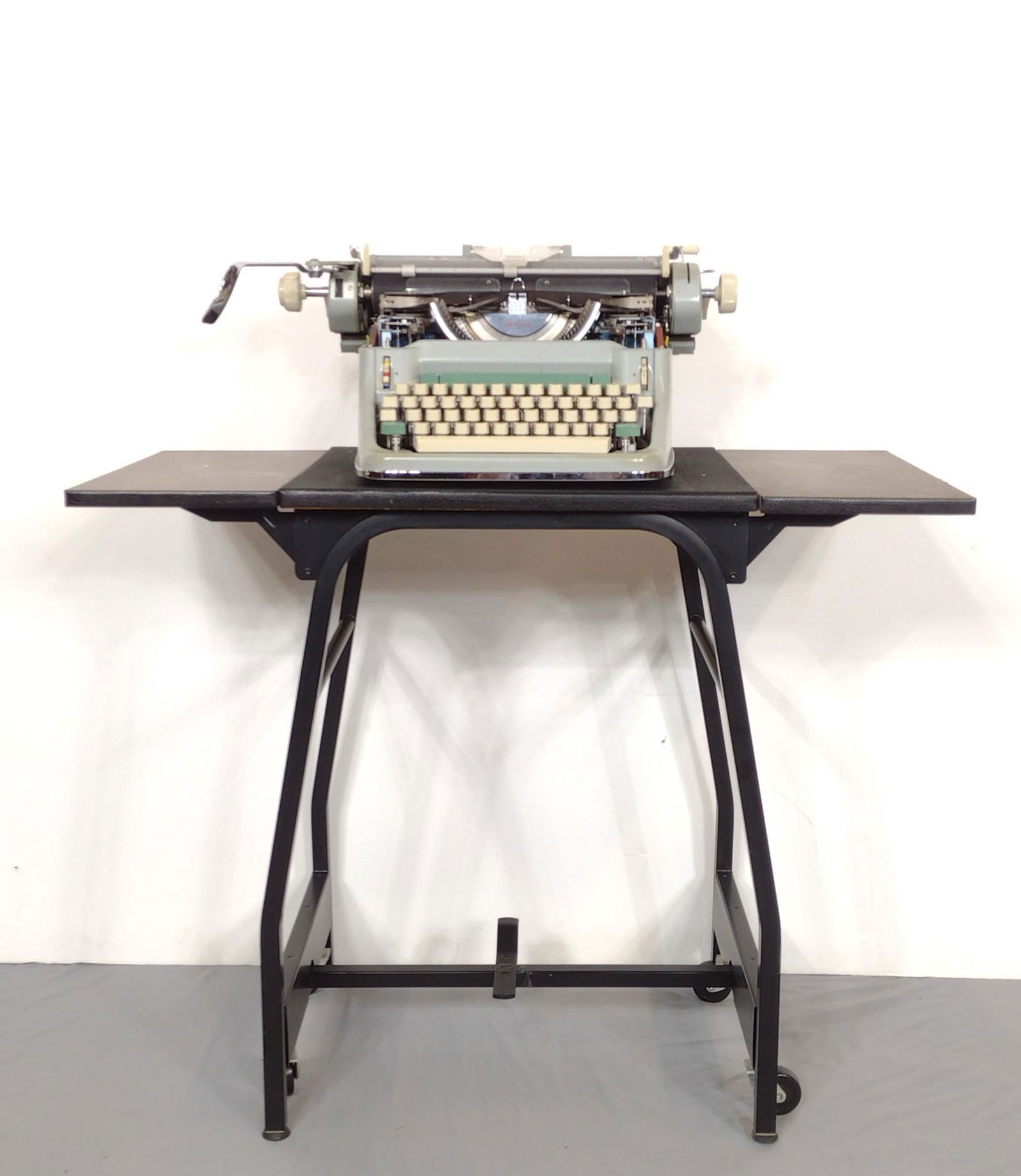 Olympia De Luxe Typewriter On Stand (1 of 7)