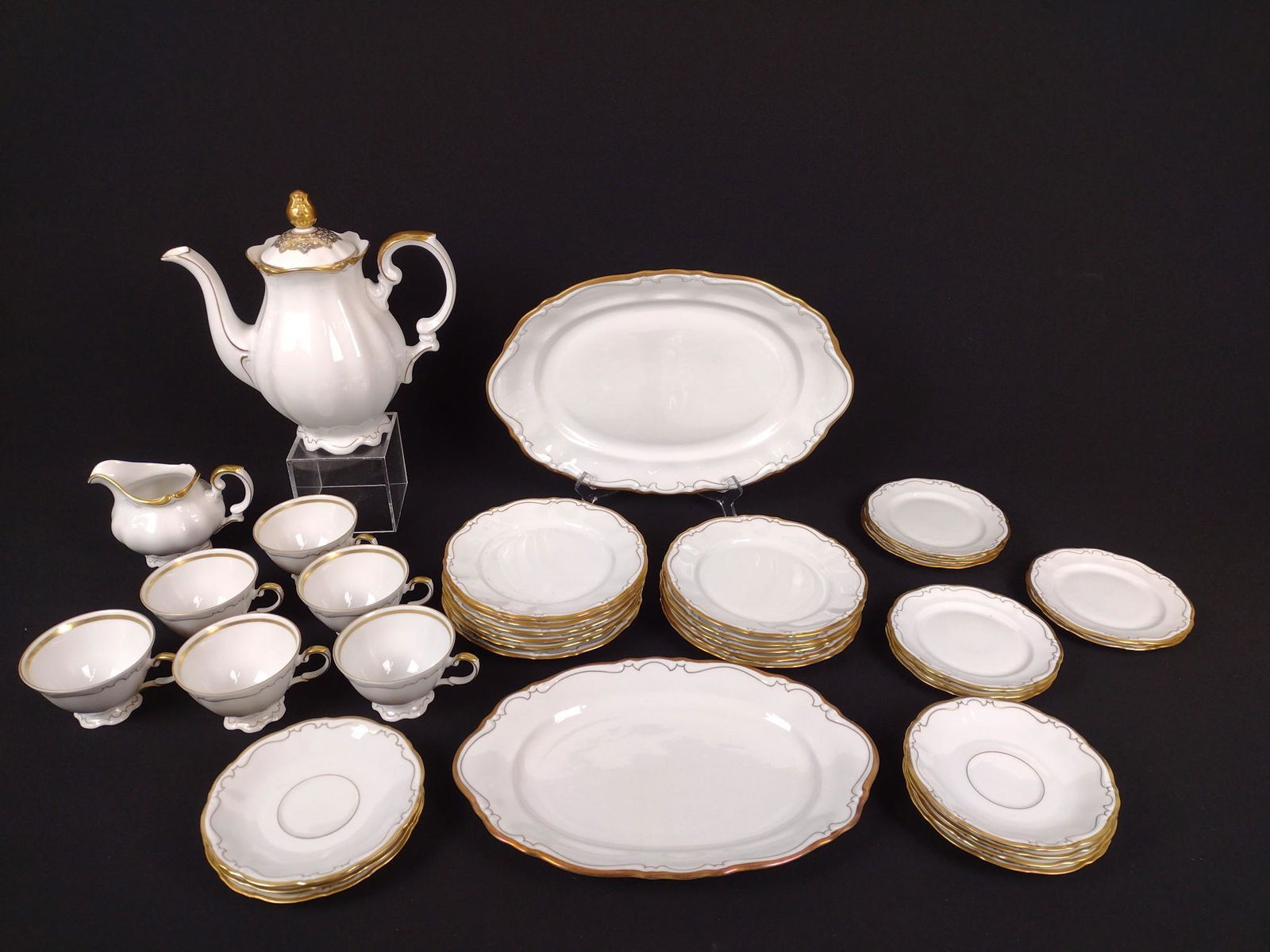 36 PC Kronestor " Keystone" Dinnerware (1 of 6)
