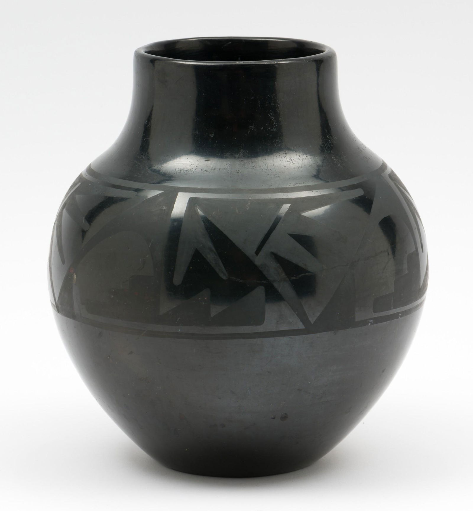 San Ildefonso Marie & Julian Martinez Black on Black Pot (1 of 6)