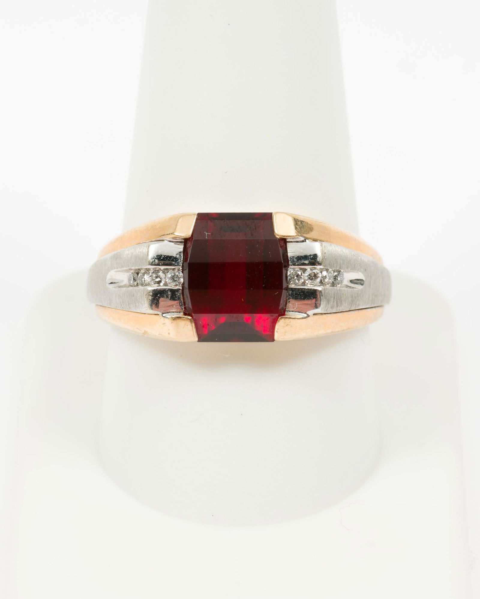 Man's 10K Gemstone Ring (1 of 4)
