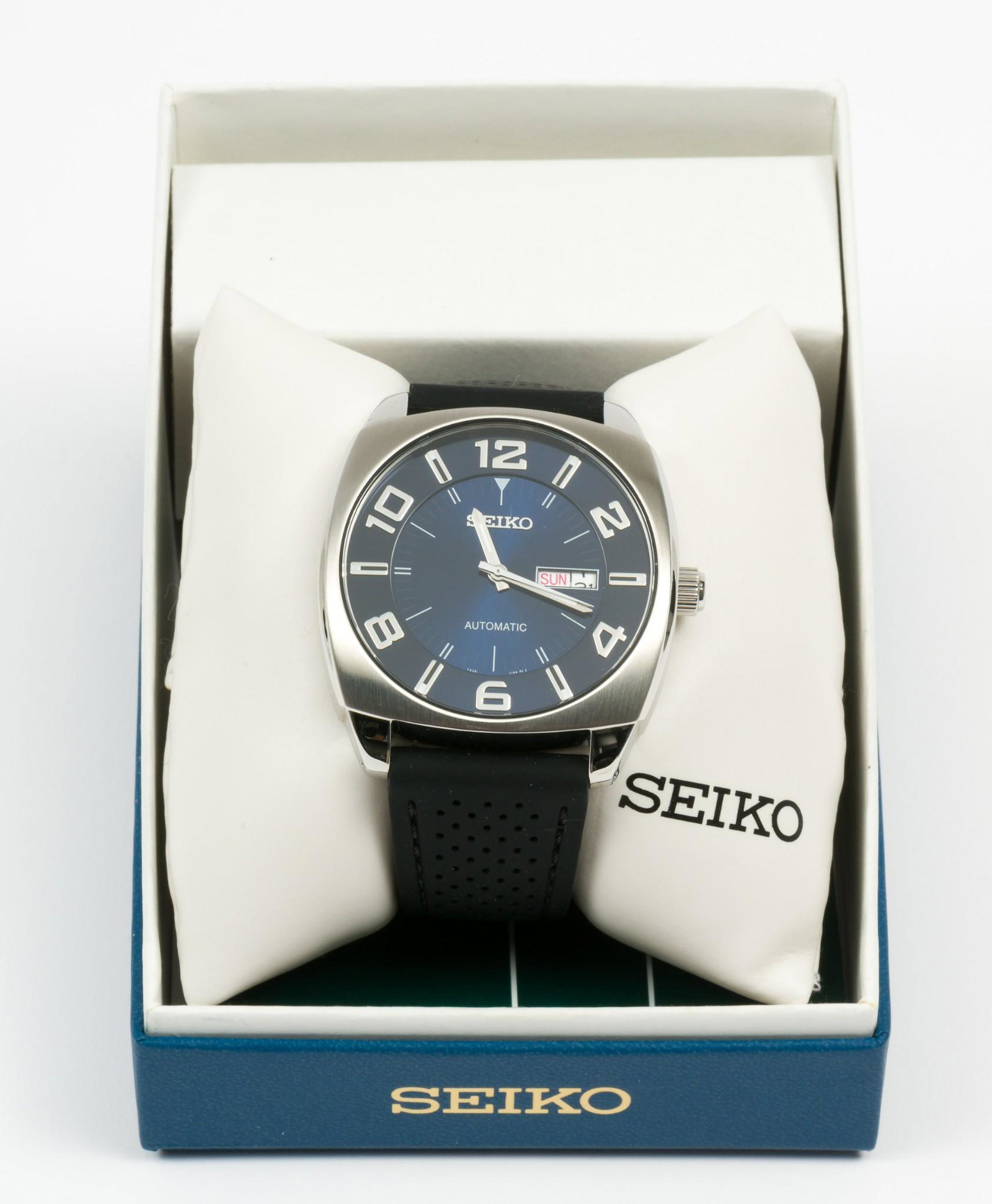 SEIKO 75260400 Wristwatch: Blue dial, automatic. Case length, 1 and 7/8", lug to lug. LM IMPORTANT: Before bidding, please read the terms and conditions. When you registered for the auction you agreed to these terms and will be