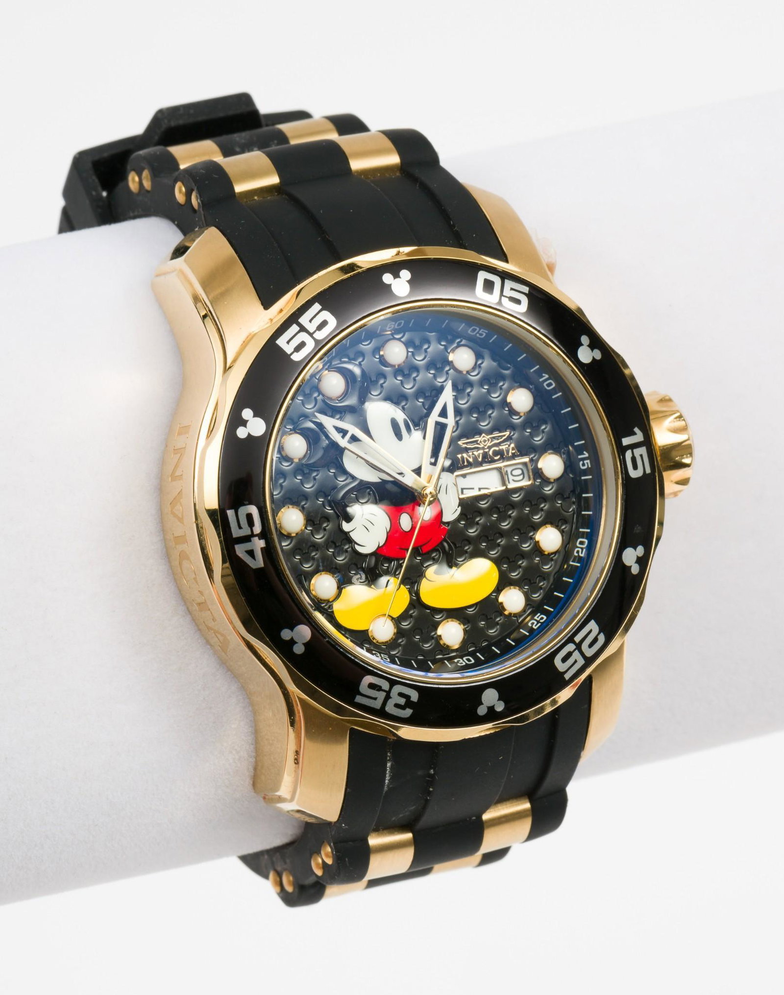 Invicta Mickey Mouse Wristwatch: Model no. 30766. Limited Edition, copyright Disney. Trinite Night glow. Flame-fusion crystal. Case length 2.25", lug to lug. LM IMPORTANT: Before bidding, please read the terms and conditions. When yo