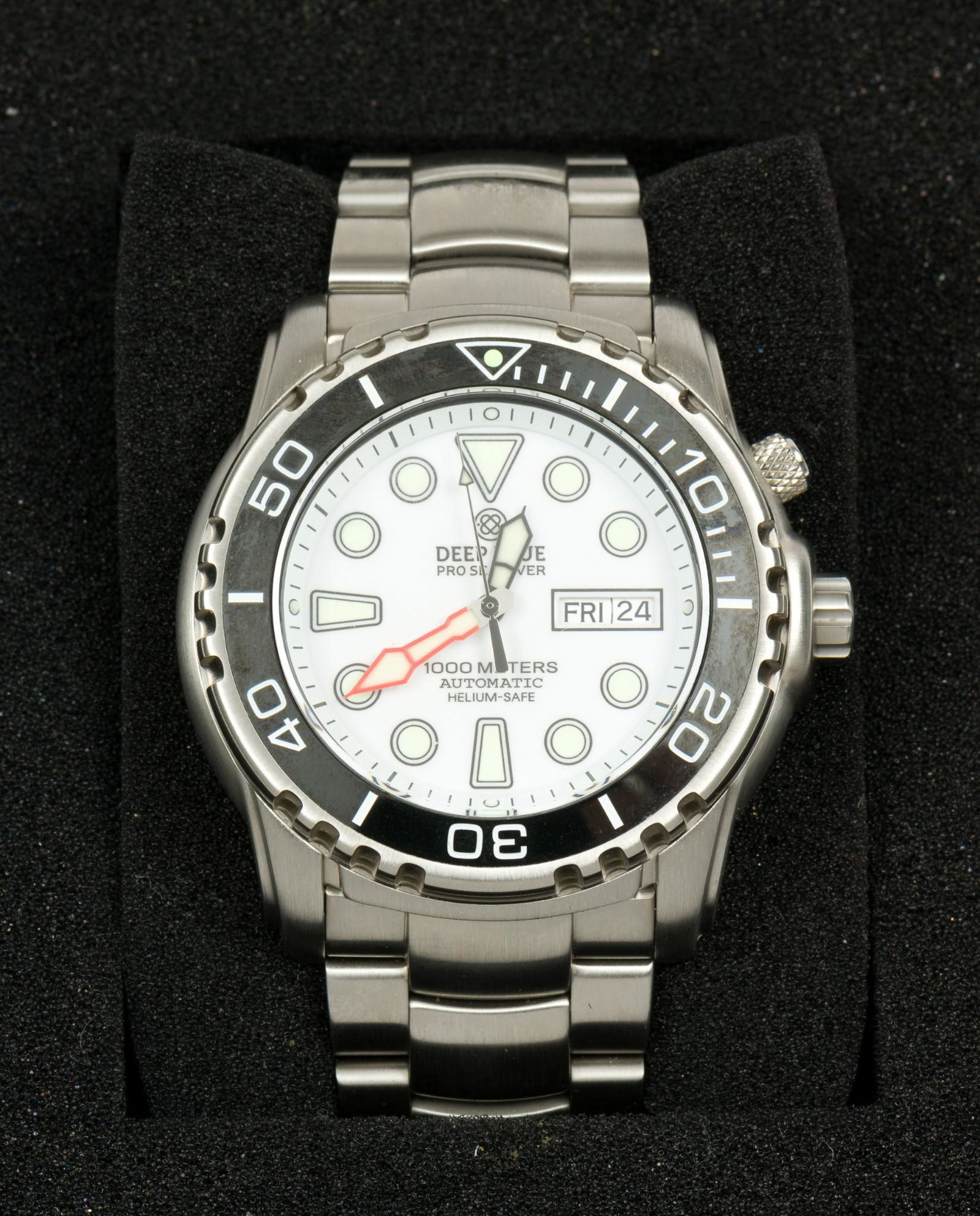 Deep Blue Precision Diver Wristwatch (1 of 4)