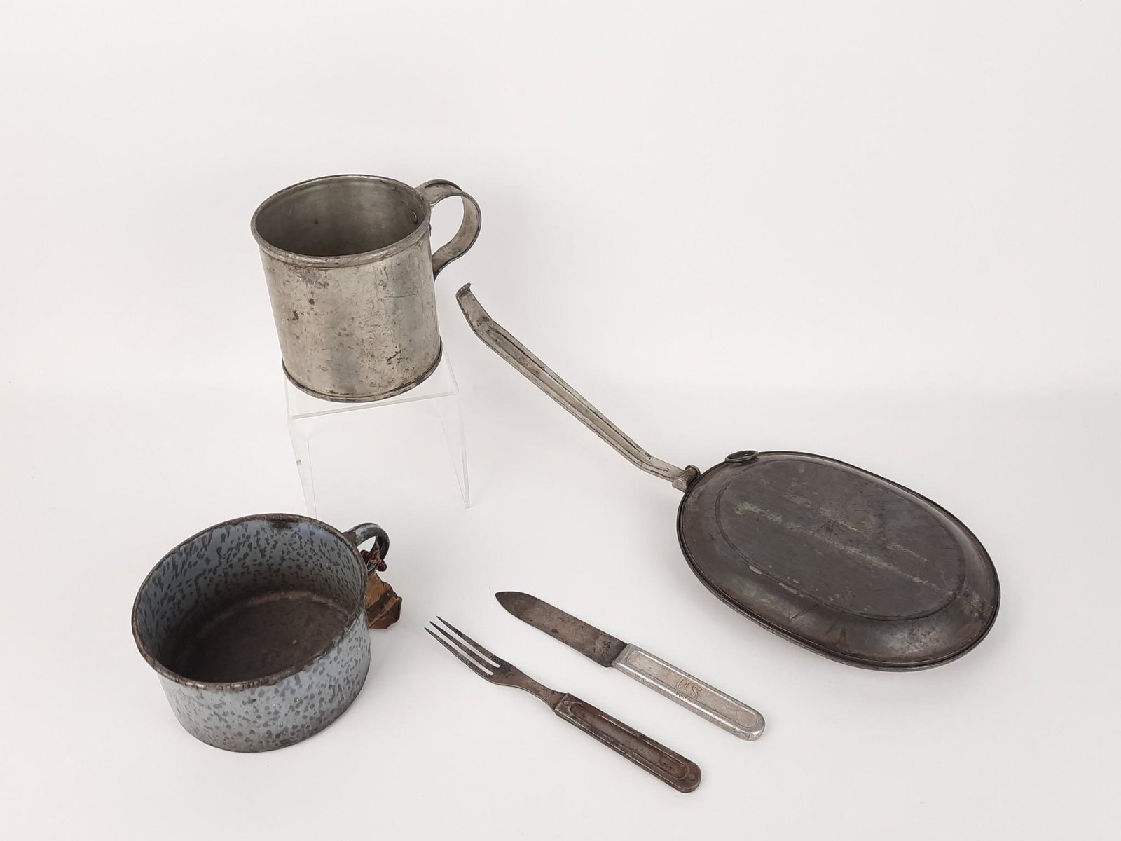 5 Pcs US Mess Kit and Camping Articles: Includes mess kit marked US, graniteware mug with US embossed to interior, and Flatware. LR IMPORTANT: Before bidding, please read the terms and conditions. When you registered for the auction you agr