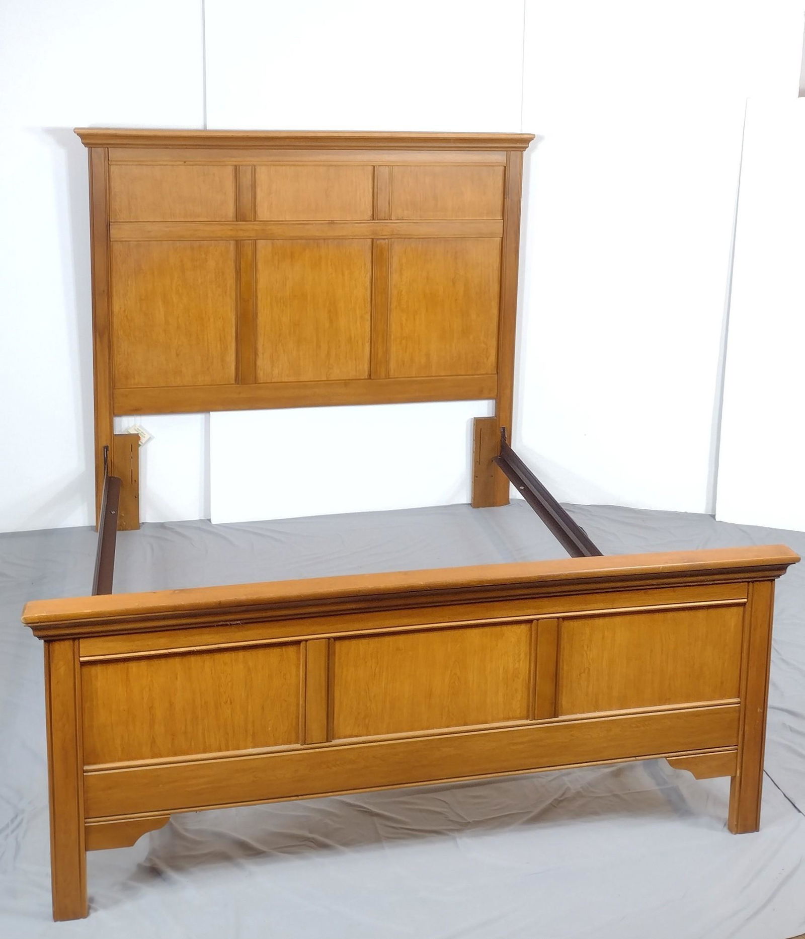 Florida Furniture Industries Bed (0346) on Jul 09, 2022 Cordier