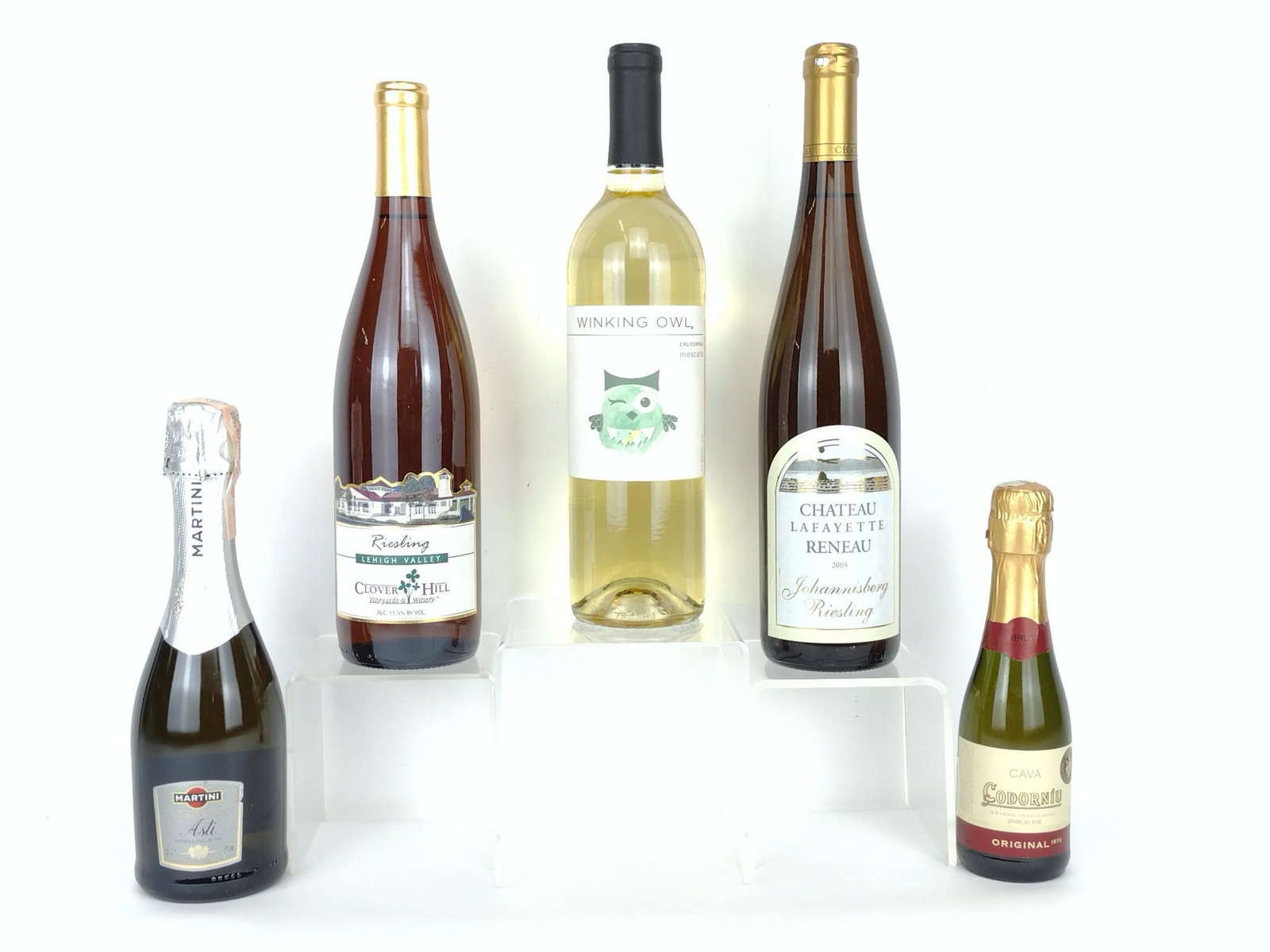 5 Estate Bottles of White Wine: THIS LOT CANNOT BE SHIPPED! Pick up ONLY. All sealed and unopened. Includes Cava Codorniu, Martini Asti, Chateau Lafayette Reneau Riesling, Winking Owl Moscato and Clover Hill Riesling. KE. IMPORTANT: