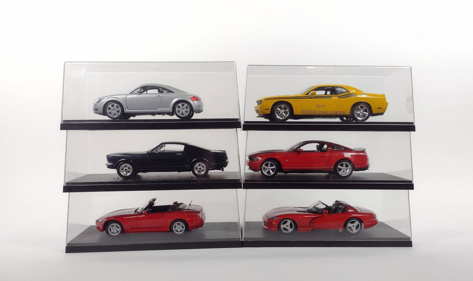 6 Die Cast Cars incl Ford: Also includes Honda, Audi and Viper. Scale: 1/18. All in hobby display cases. MEG IMPORTANT: Before bidding, please read the terms and conditions. When you registered for the auction you agreed to the