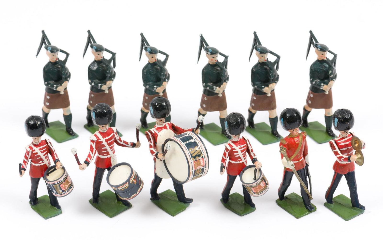Britains #2094 Irish Guard Pipe & Drums: Britains No. 2094, Irish Guard Pipe and Drums. Twelve pieces. 2-1/8" to 2-1/4" high. Not in box. Some paint loss. DP. IMPORTANT: Before bidding, please read the terms and conditions. When you register