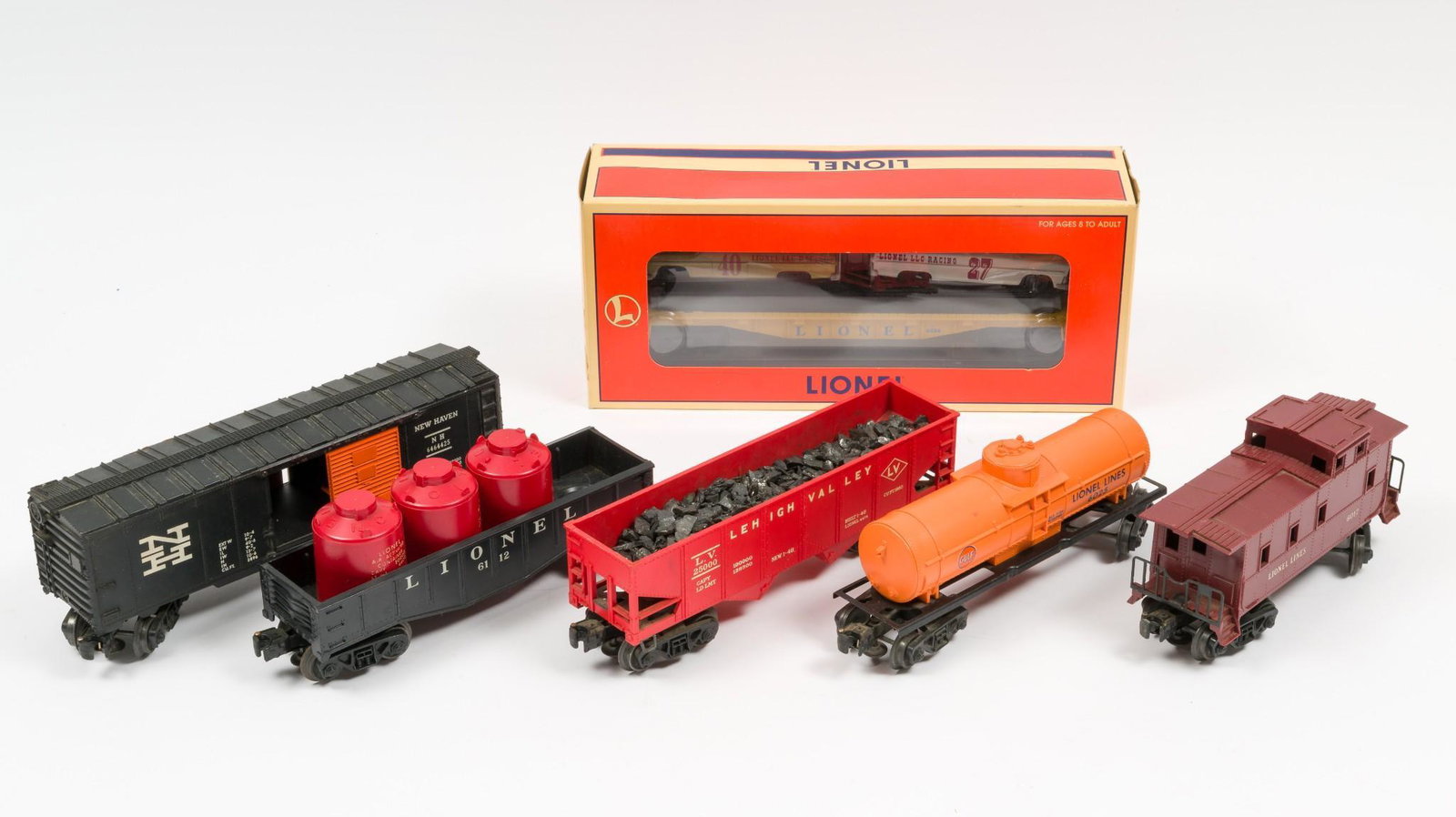 6 Lionel Freight Cars: Includes New Haven box car, Gulf oil tanker, 6017 caboose, Lehigh Valley gondola with coal, air activated container gondola, 6424 Lionel Circle - L racing flatcar with stock cars, item 6-19423 in orig