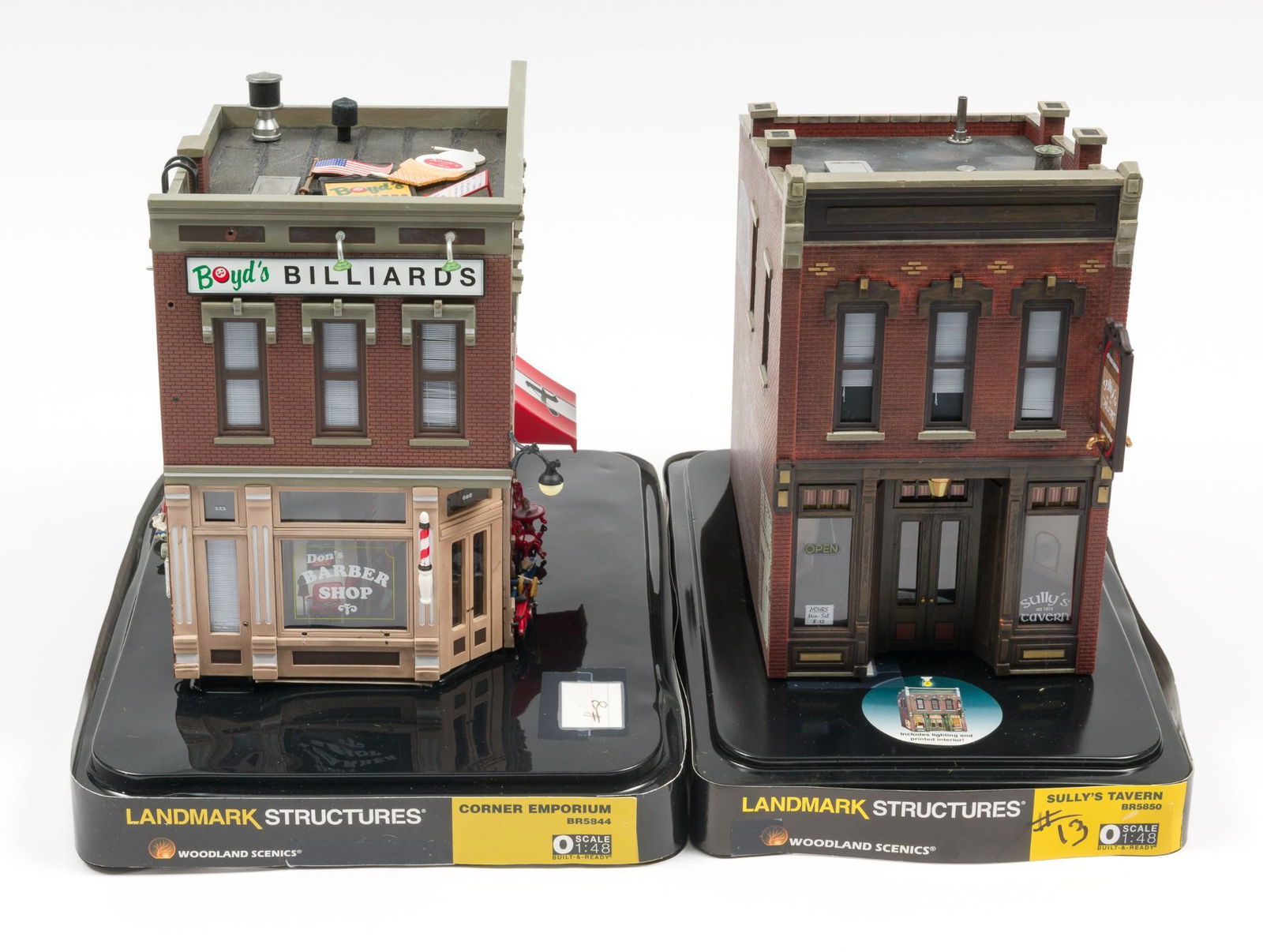 Woodland Scenics Landmark Structures Tavern & Emporium (1 of 3)