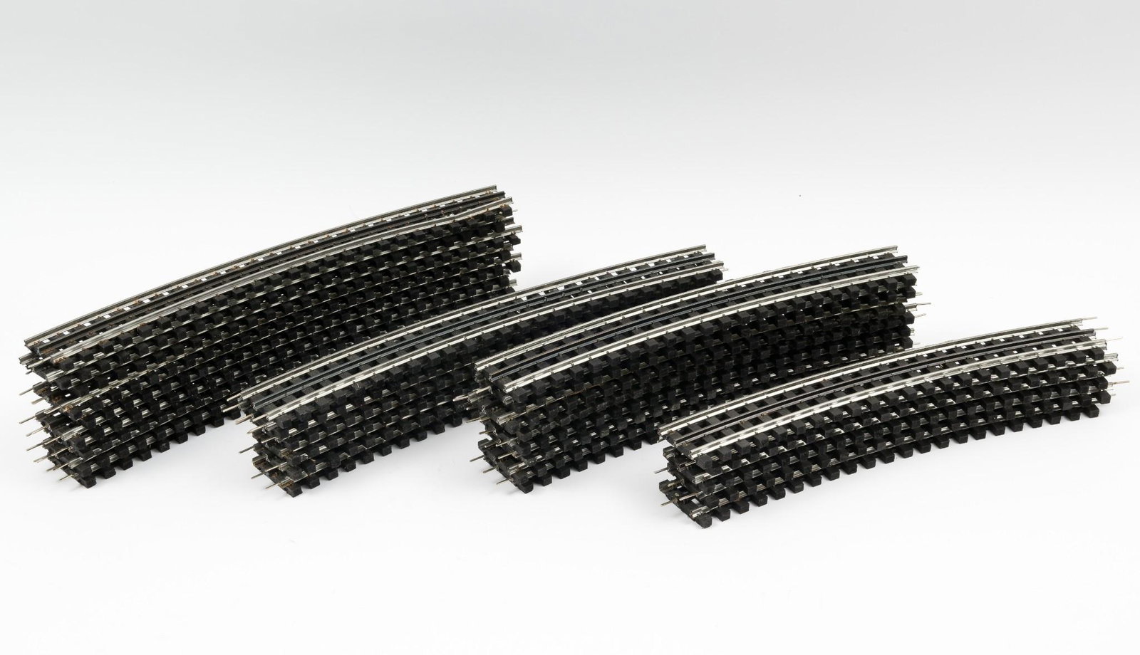 27 pieces Ross Custom Track 080 and 072: 14 pieces 080 and 13 pieces 072. All have been removed from a setup. MH. IMPORTANT: Before bidding, please read the terms and conditions. When you registered for the auction you agreed to these terms 