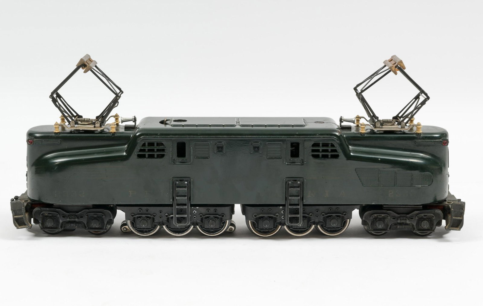 Lionel PRR GG-1 2332: Missing keystone, wear to numbers and stripes. Not tested. MH. IMPORTANT: Before bidding, please read the terms and conditions. When you registered for the auction you agreed to these terms and will b