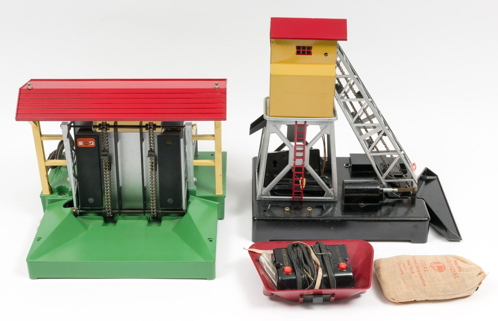 Lionel Lumber Loader and Coal Elevator (1 of 4)
