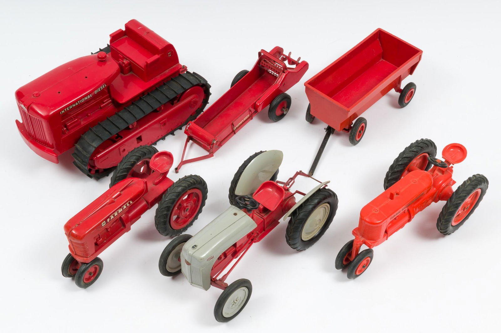 6 Plastic Tractors Incl International Harvester (1 of 12)