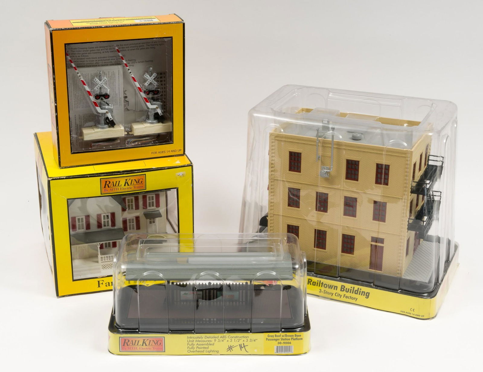 4 RailKing  Buildings and Accessories with OBs (1 of 6)