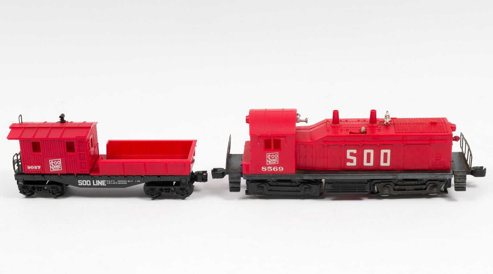 Lionel O Scale SOO Line Switcher and Caboose (1 of 4)