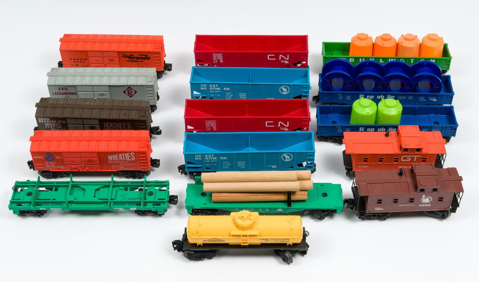 16 Modern Lionel O Scale Freight Cars (1 of 6)