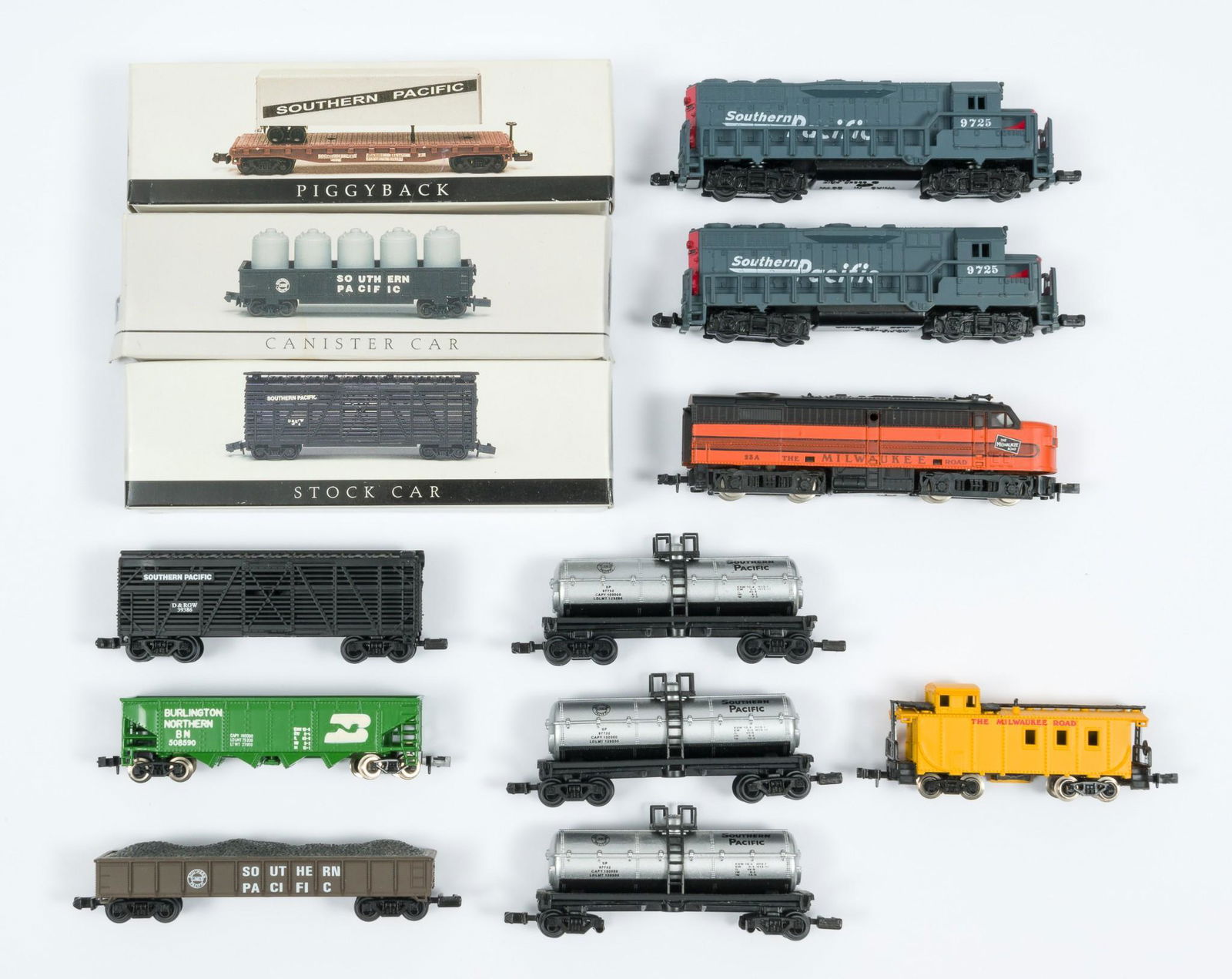 12 N Scale Engines and Freight Cars (1 of 4)